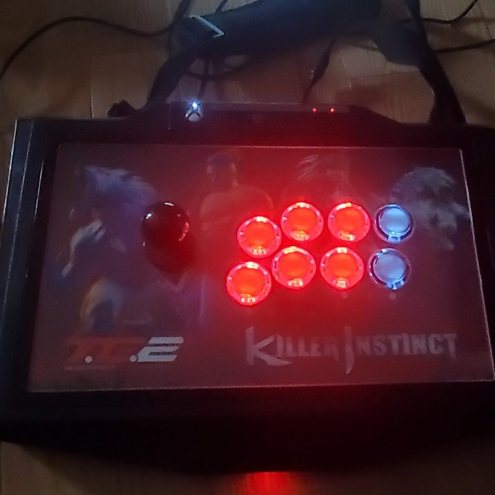 Killer Instinct TE2 Arcade Fightstick with Original Box and Art Book